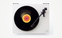 Rega Planar 2 Vinylspelare Vit med Standard Rega Carbon pickup