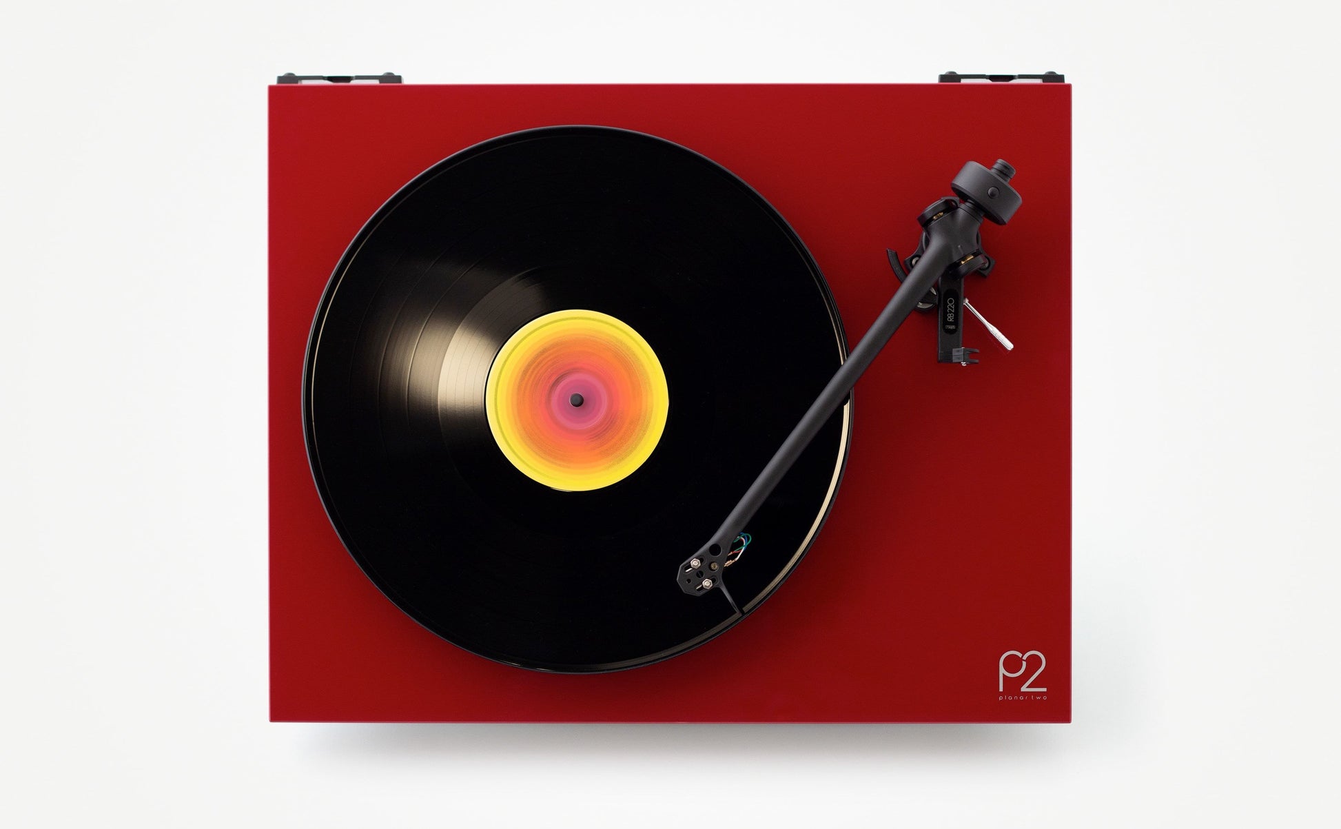 Rega Planar 2 Vinylspelare Röd med Standard Rega Carbon pickup