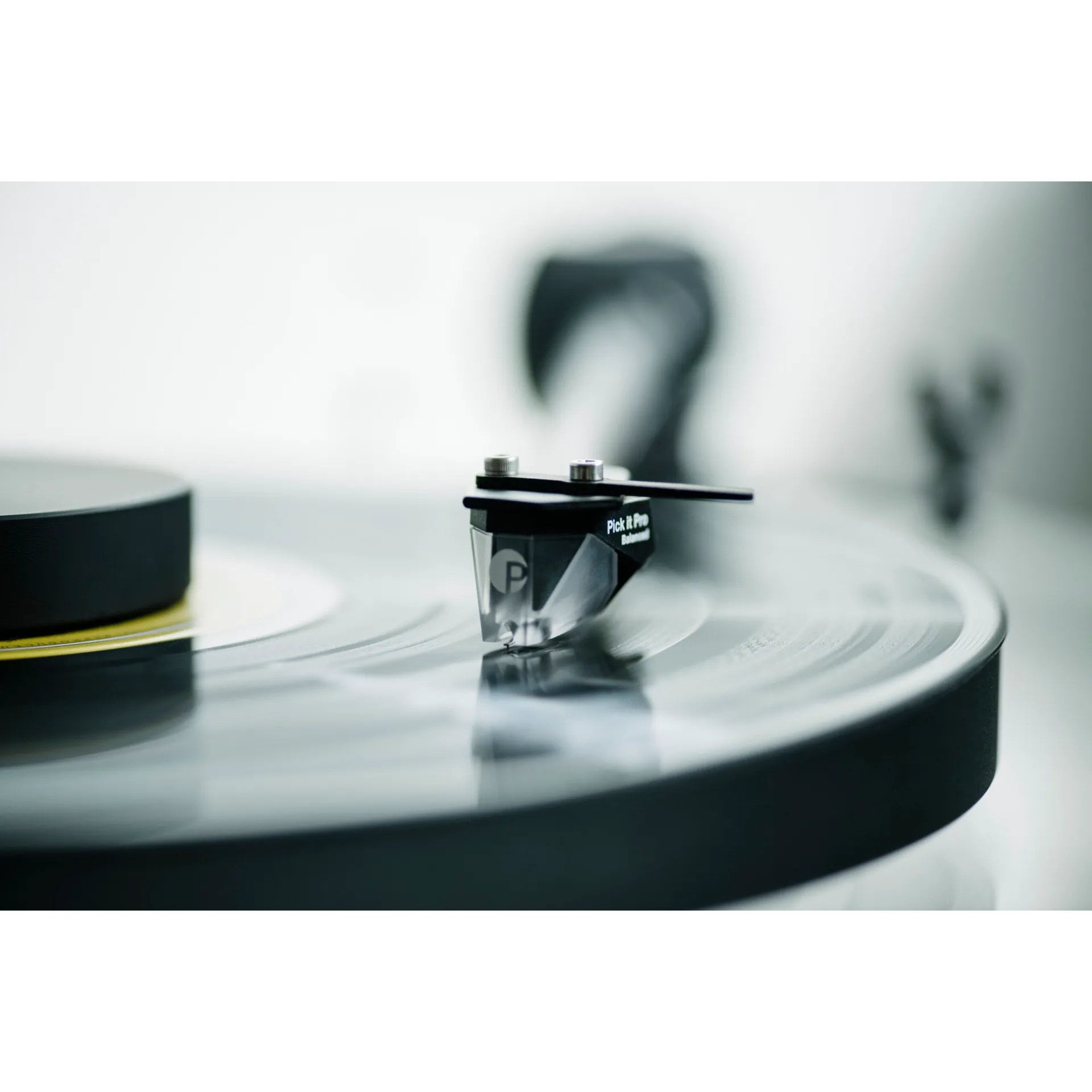 Pro-Ject XA B - Akrylskivspelare med True Balanced Connection Vinylspelare