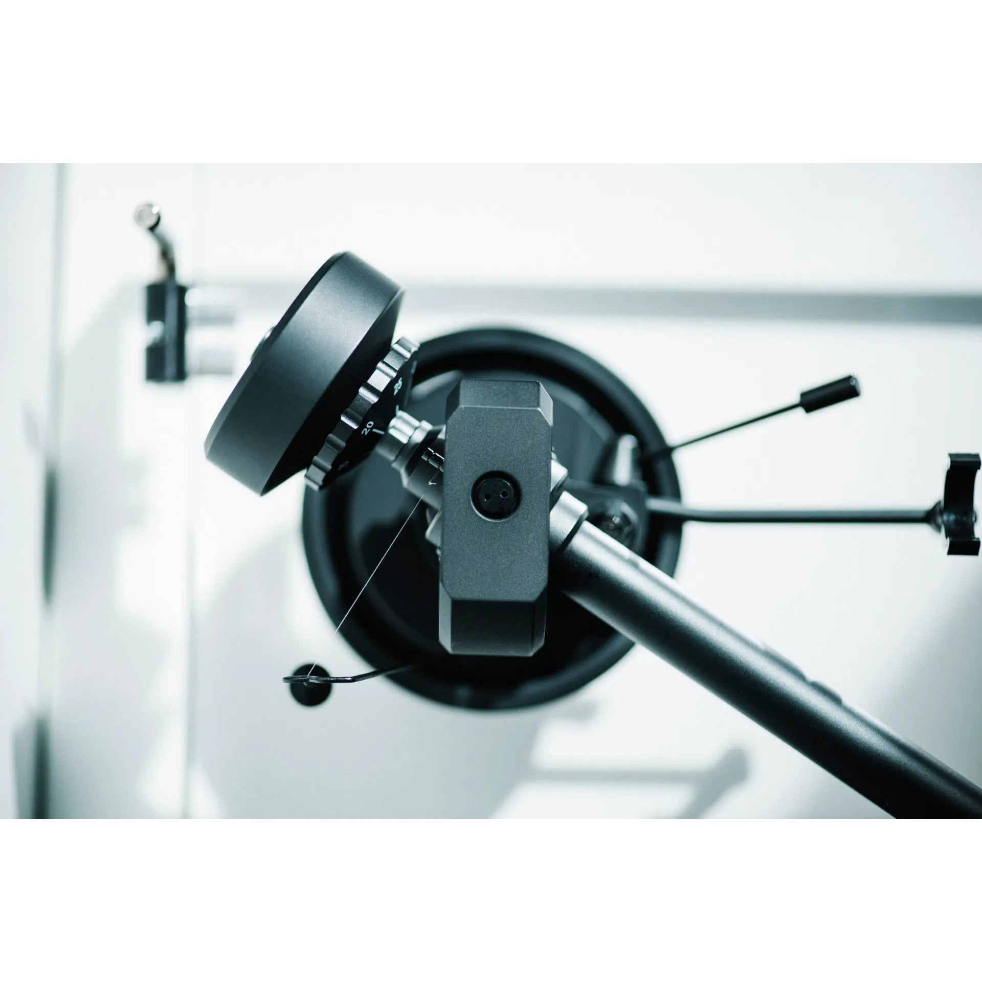 Pro-Ject XA B - Akrylskivspelare med True Balanced Connection Vinylspelare