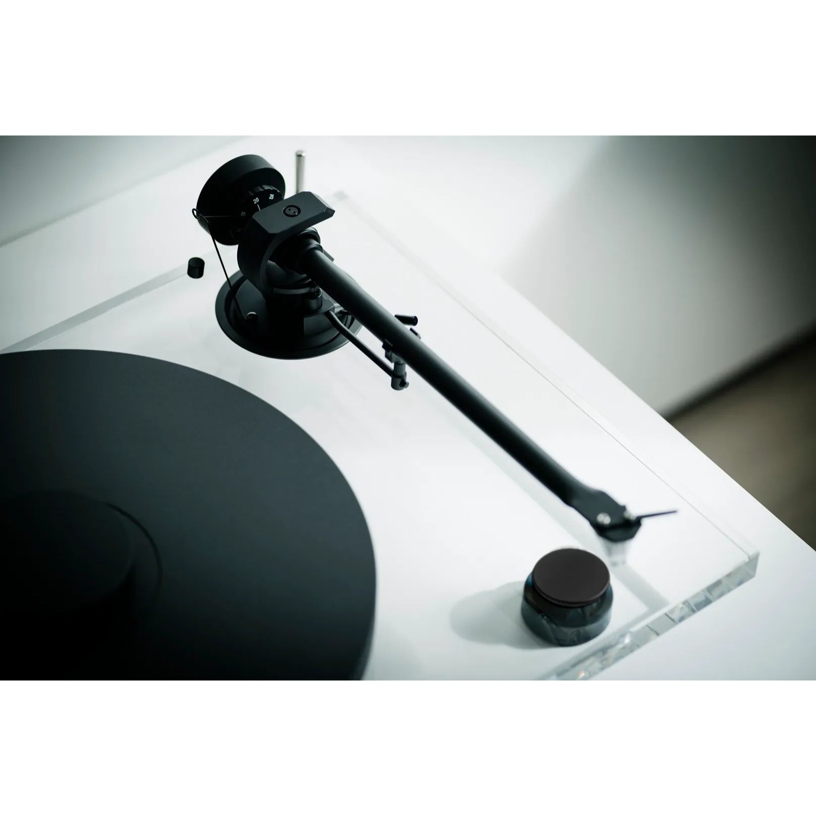 Pro-Ject XA B - Akrylskivspelare med True Balanced Connection Vinylspelare