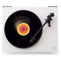 Rega Planar 2 Vinylspelare Vit med Standard Rega Carbon pickup